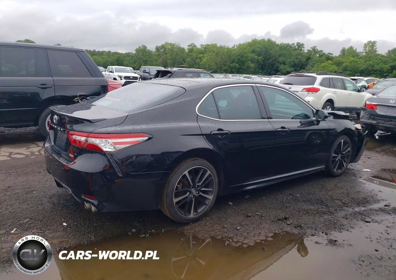 2018 Toyota Camry Xse VIN:4T1B61HK9JU045592 - 3
