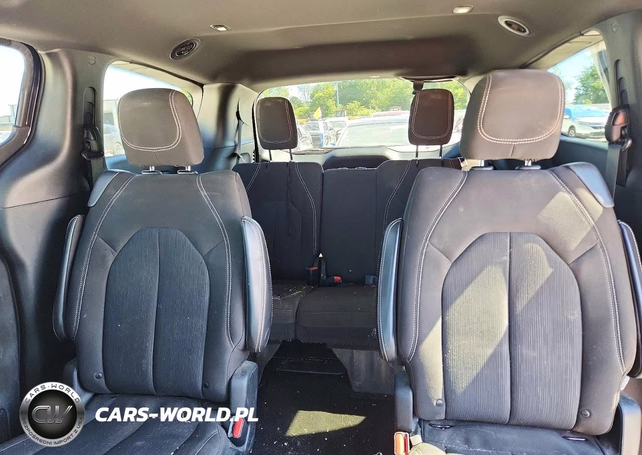 2020 Chrysler Pacifica Touring VIN:2C4RC1FGXLR147364 - 10