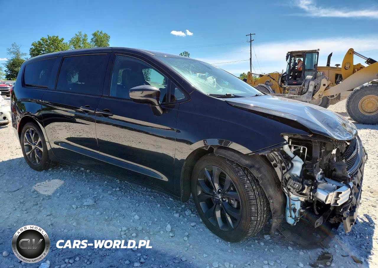2020 Chrysler Pacifica Touring VIN:2C4RC1FGXLR147364 - 4