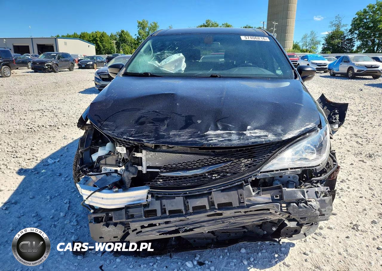 2020 Chrysler Pacifica Touring VIN:2C4RC1FGXLR147364 - 5
