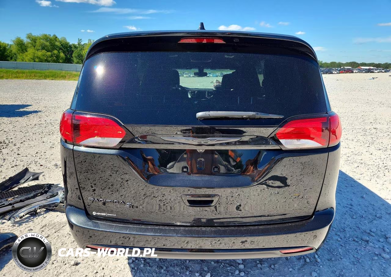 2020 Chrysler Pacifica Touring VIN:2C4RC1FGXLR147364 - 6