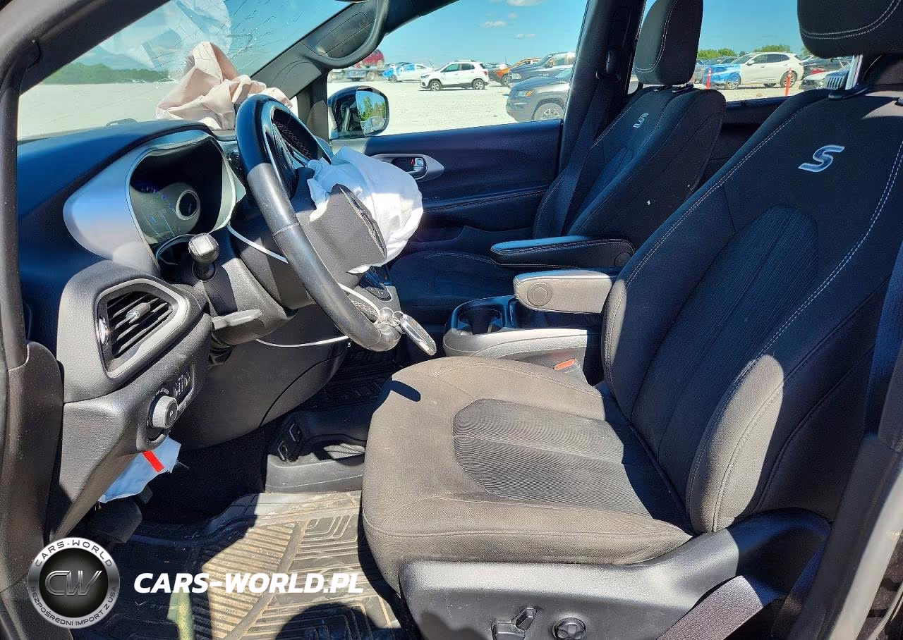 2020 Chrysler Pacifica Touring VIN:2C4RC1FGXLR147364 - 7