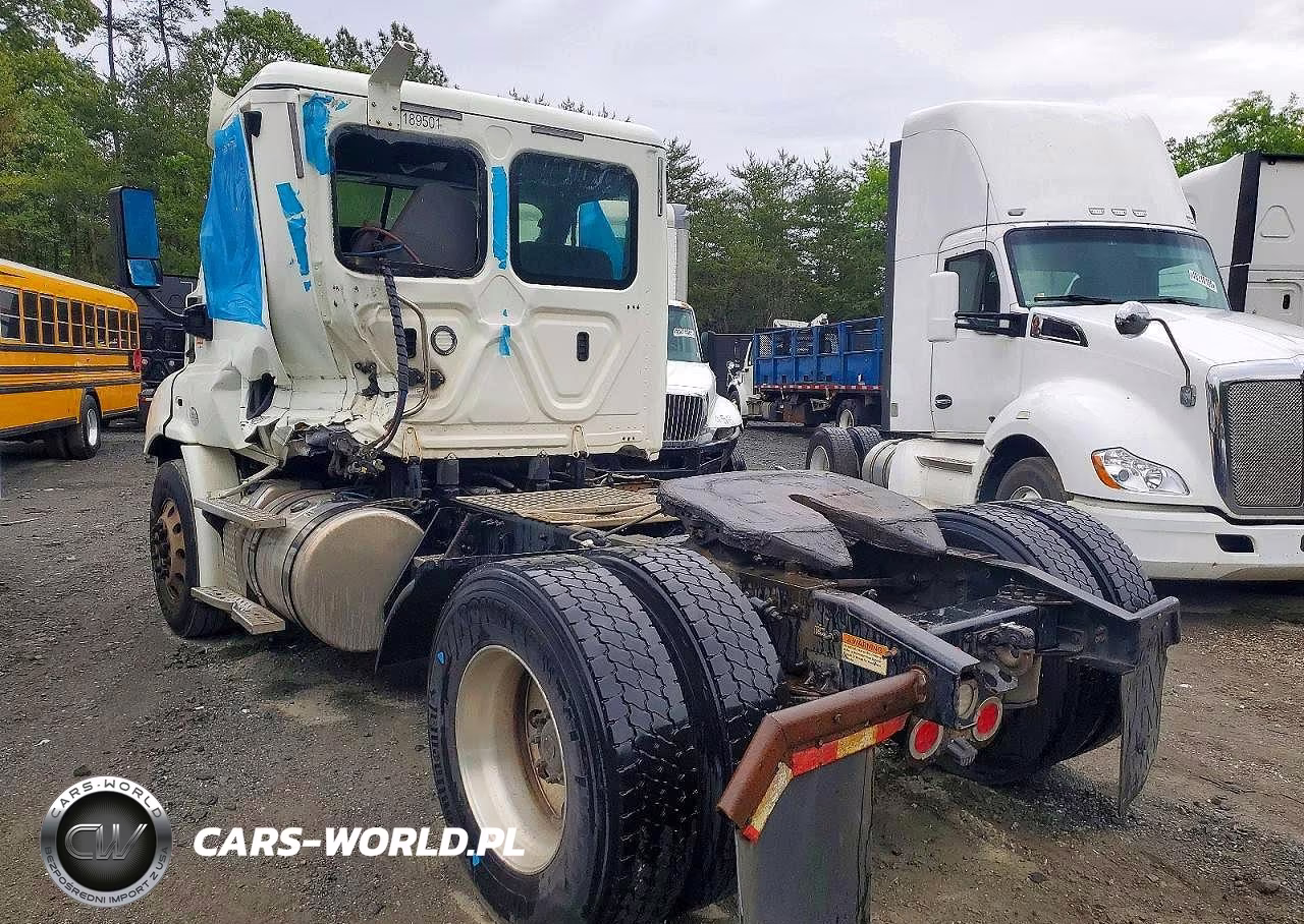2018 Freightliner Cascadia 1 - Semi Truck VIN:3AKBGADV1JDJU2441 - 2