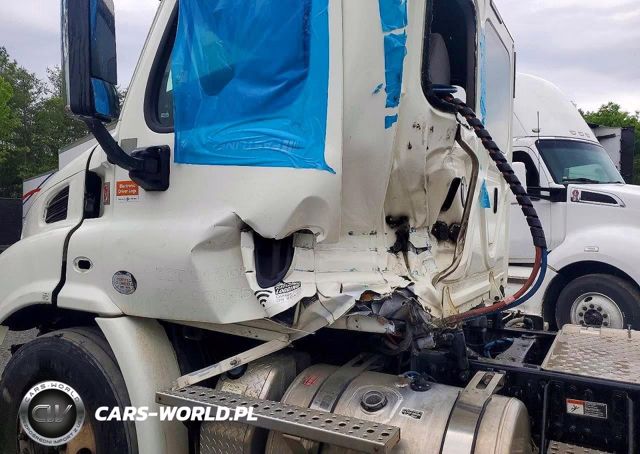 2018 Freightliner Cascadia 1 - Semi Truck VIN:3AKBGADV1JDJU2441 - 8