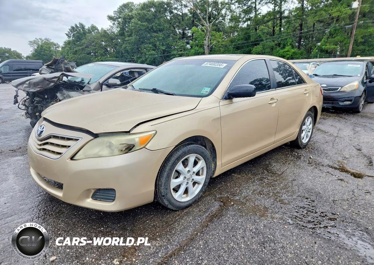 2010 Toyota Camry Le – zdjęcie 1 z 12