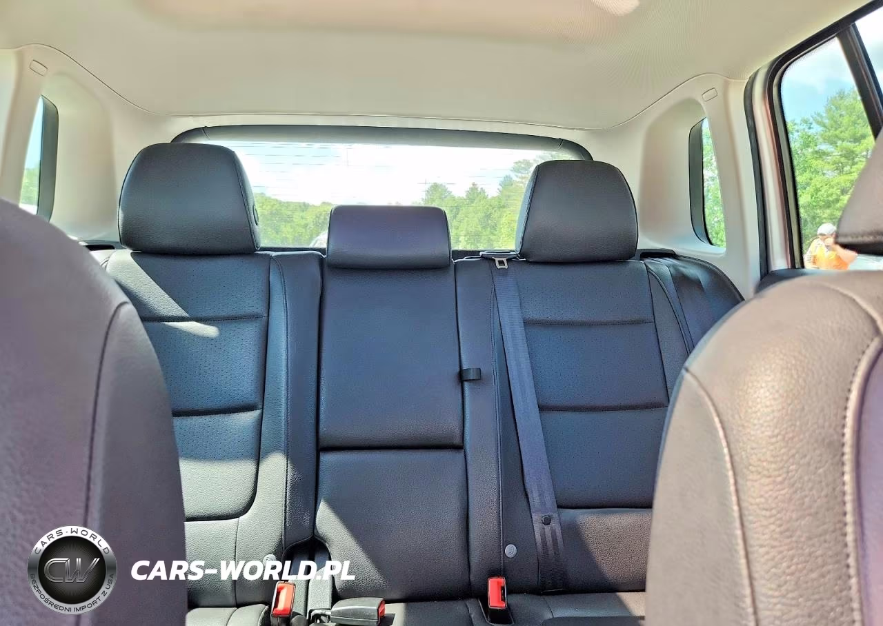 2012 Volkswagen Tiguan VIN:WVGAV7AX7CW534779 - 10