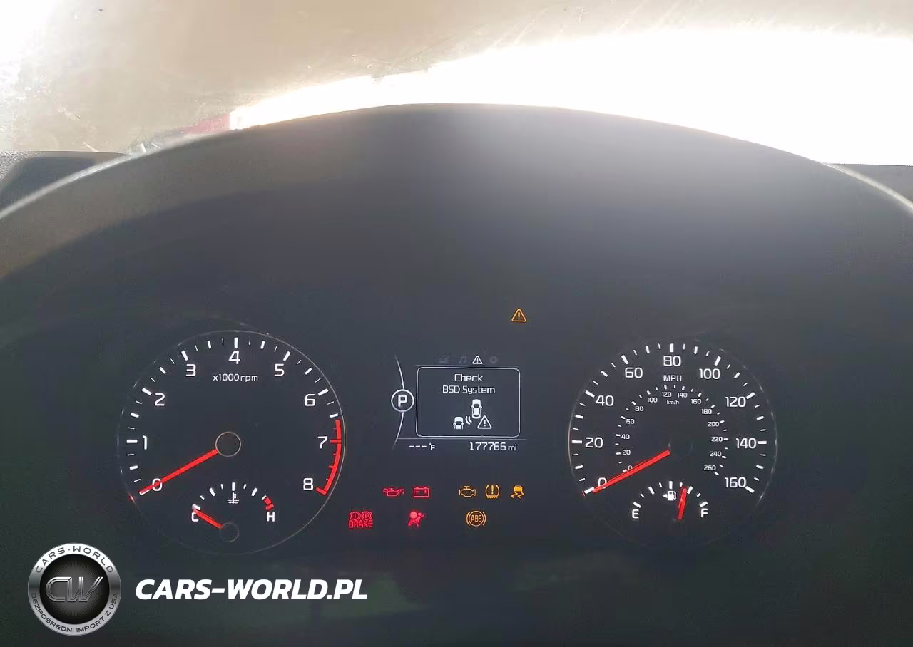 2018 Kia Optima Lx VIN:KNAGT4L33J5216509 - 9