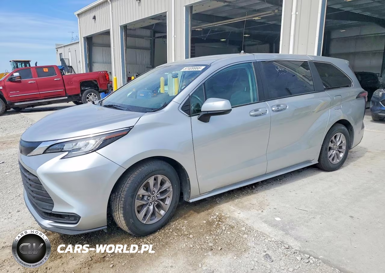 2022 Toyota Sienna Le – zdjęcie 1 z 13
