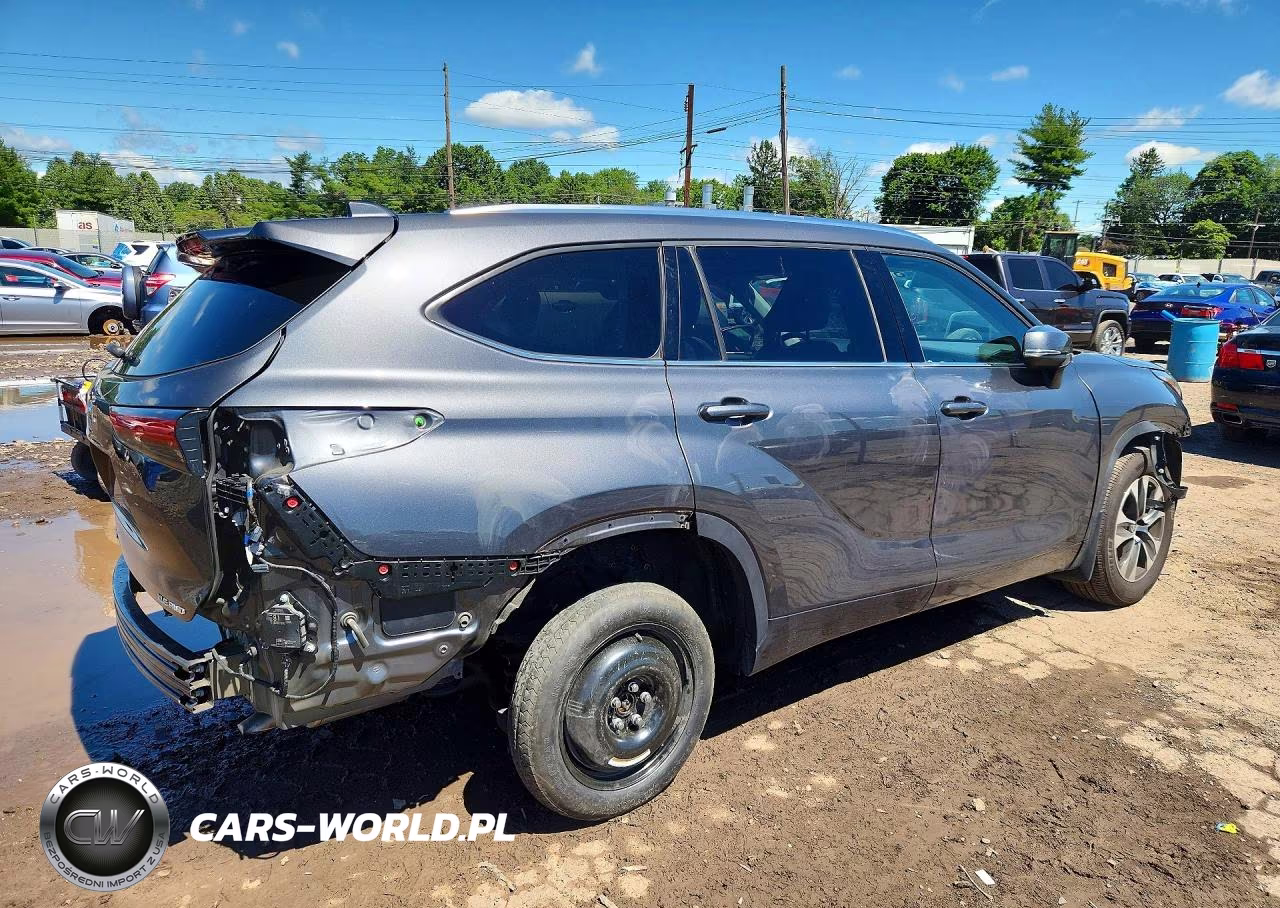 2021 Toyota Highlander Xle VIN:5TDGZRBH8MS061286 - 3