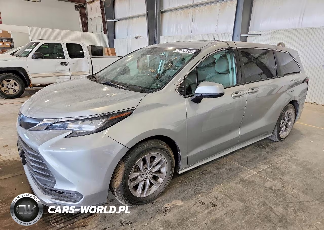 2022 Toyota Sienna Le – zdjęcie 1 z 13