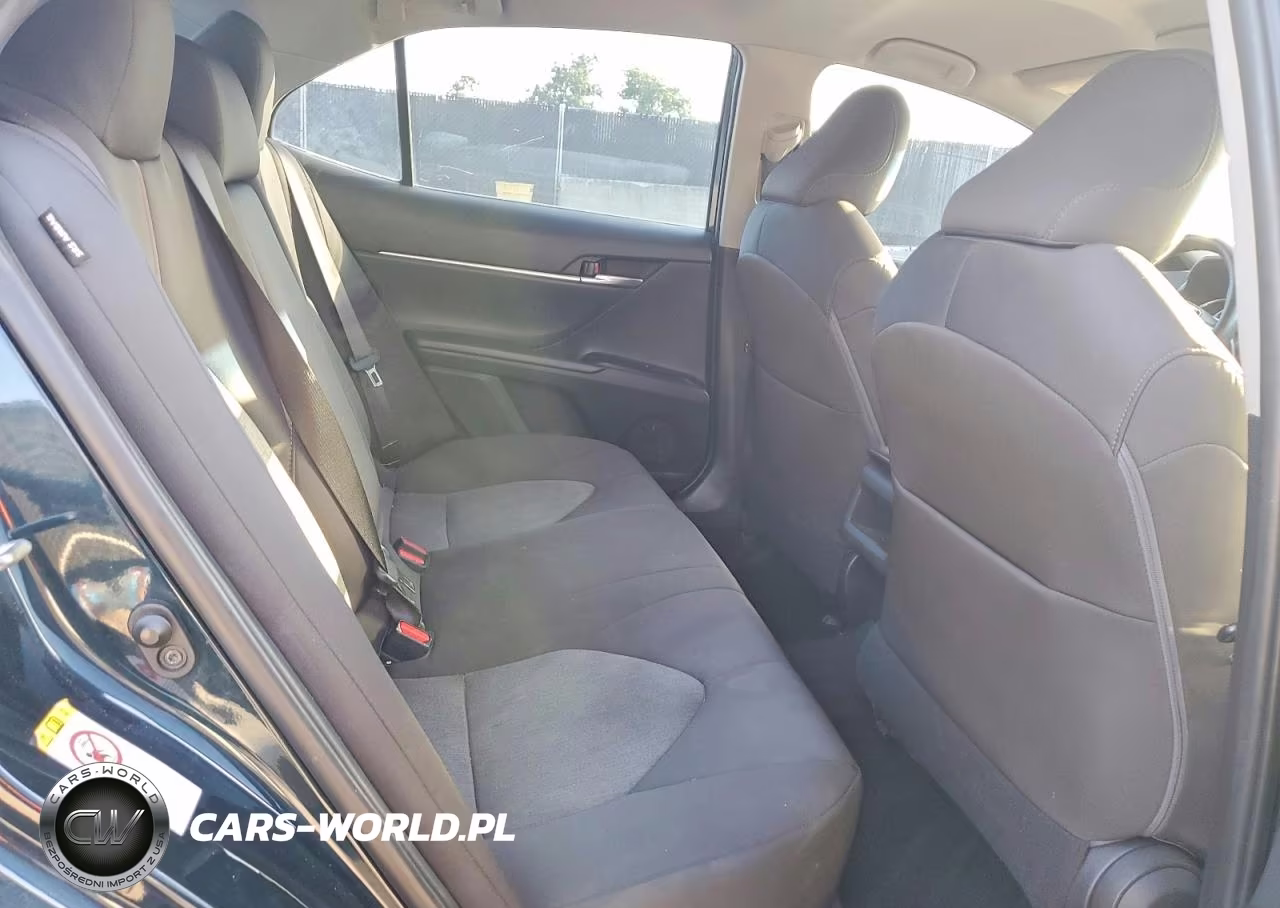 2018 Toyota Camry Le VIN:4T1B11HKXJU599058 - 10