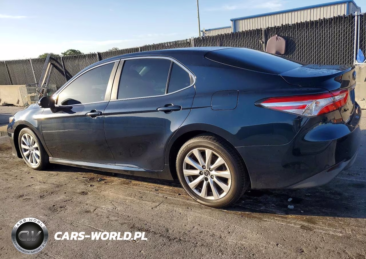 2018 Toyota Camry Le VIN:4T1B11HKXJU599058 - 2