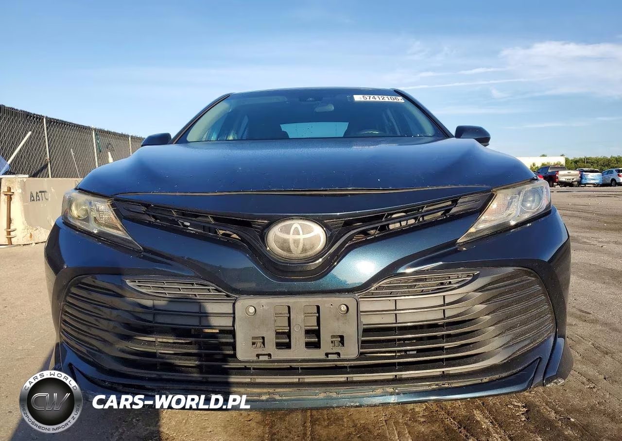 2018 Toyota Camry Le VIN:4T1B11HKXJU599058 - 5