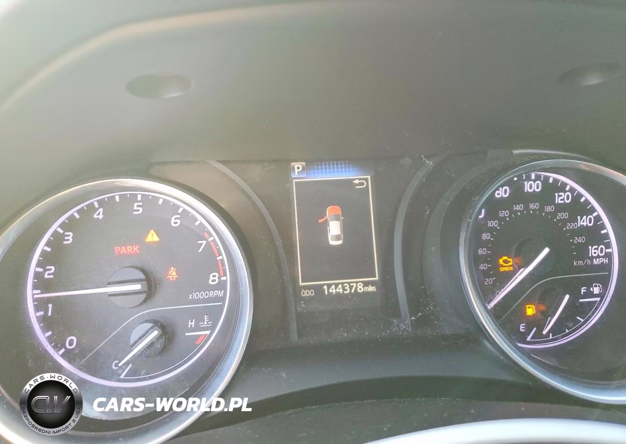 2018 Toyota Camry Le VIN:4T1B11HKXJU599058 - 9