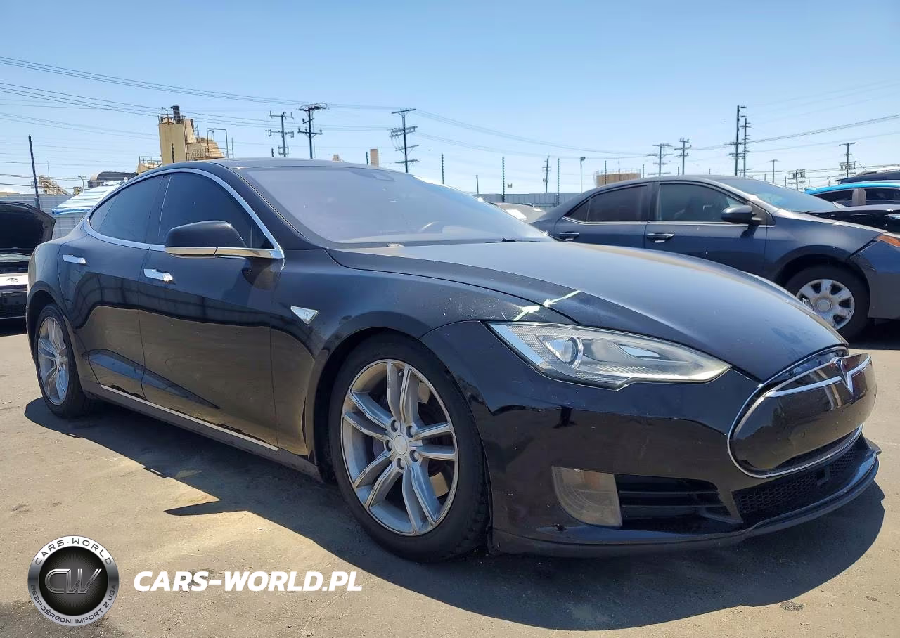 2015 Tesla Model S 70 VIN:5YJSA1S13FF100539 - 4