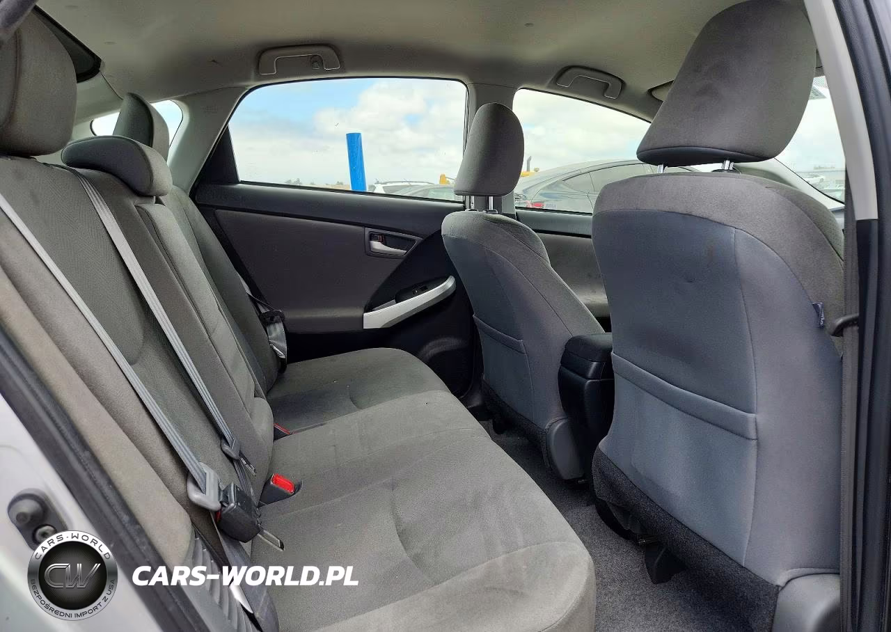 2015 Toyota Prius Two VIN:JTDKN3DU8F0465613 - 10