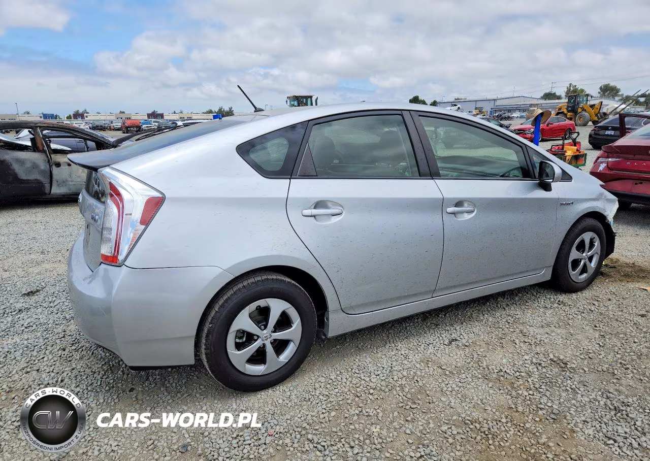 2015 Toyota Prius Two VIN:JTDKN3DU8F0465613 - 3