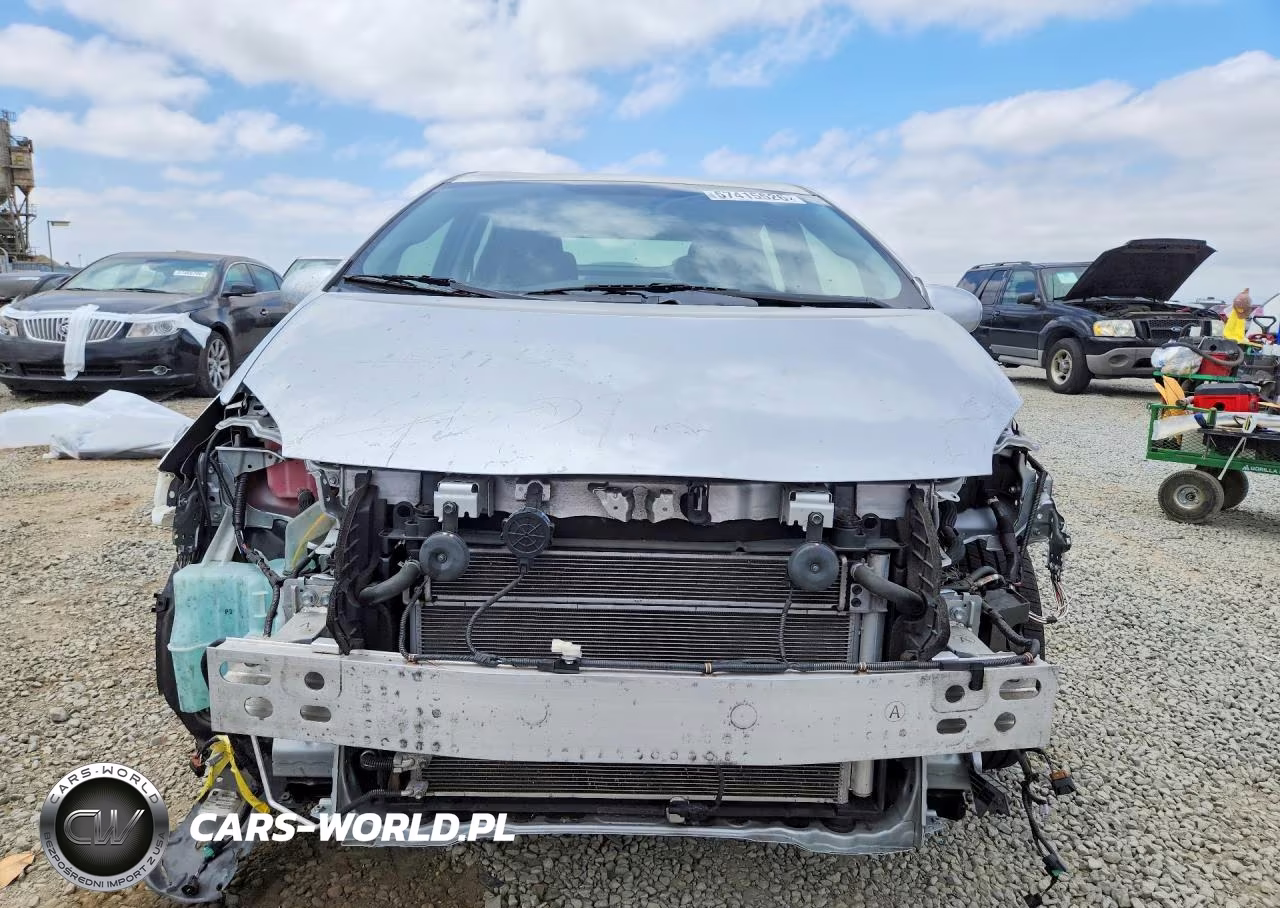 2015 Toyota Prius Two VIN:JTDKN3DU8F0465613 - 5