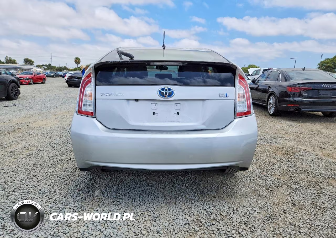 2015 Toyota Prius Two VIN:JTDKN3DU8F0465613 - 6