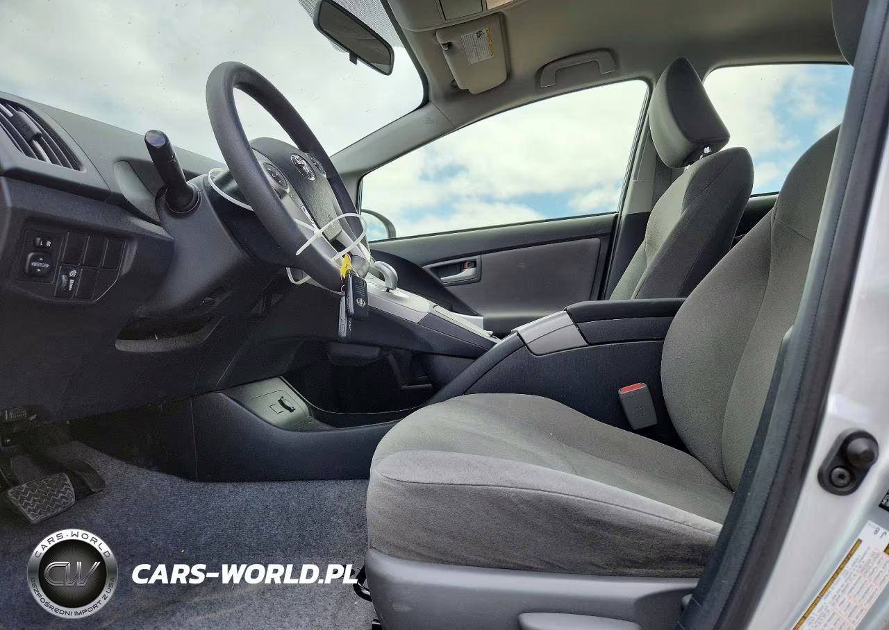 2015 Toyota Prius Two VIN:JTDKN3DU8F0465613 - 7