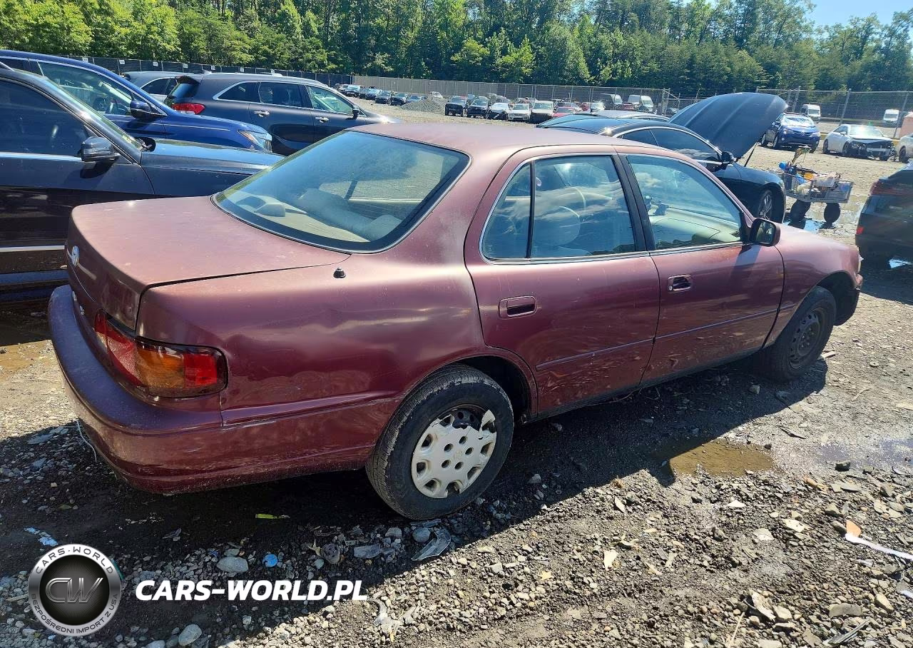 1996 Toyota Camry Le VIN:4T1BG12K3TU775751 - 3