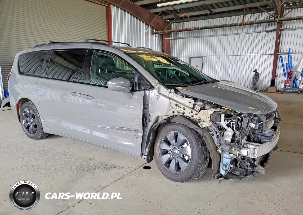 2020 Chrysler Pacifica Hybrid Limited VIN:2C4RC1N78LR257718 - 4