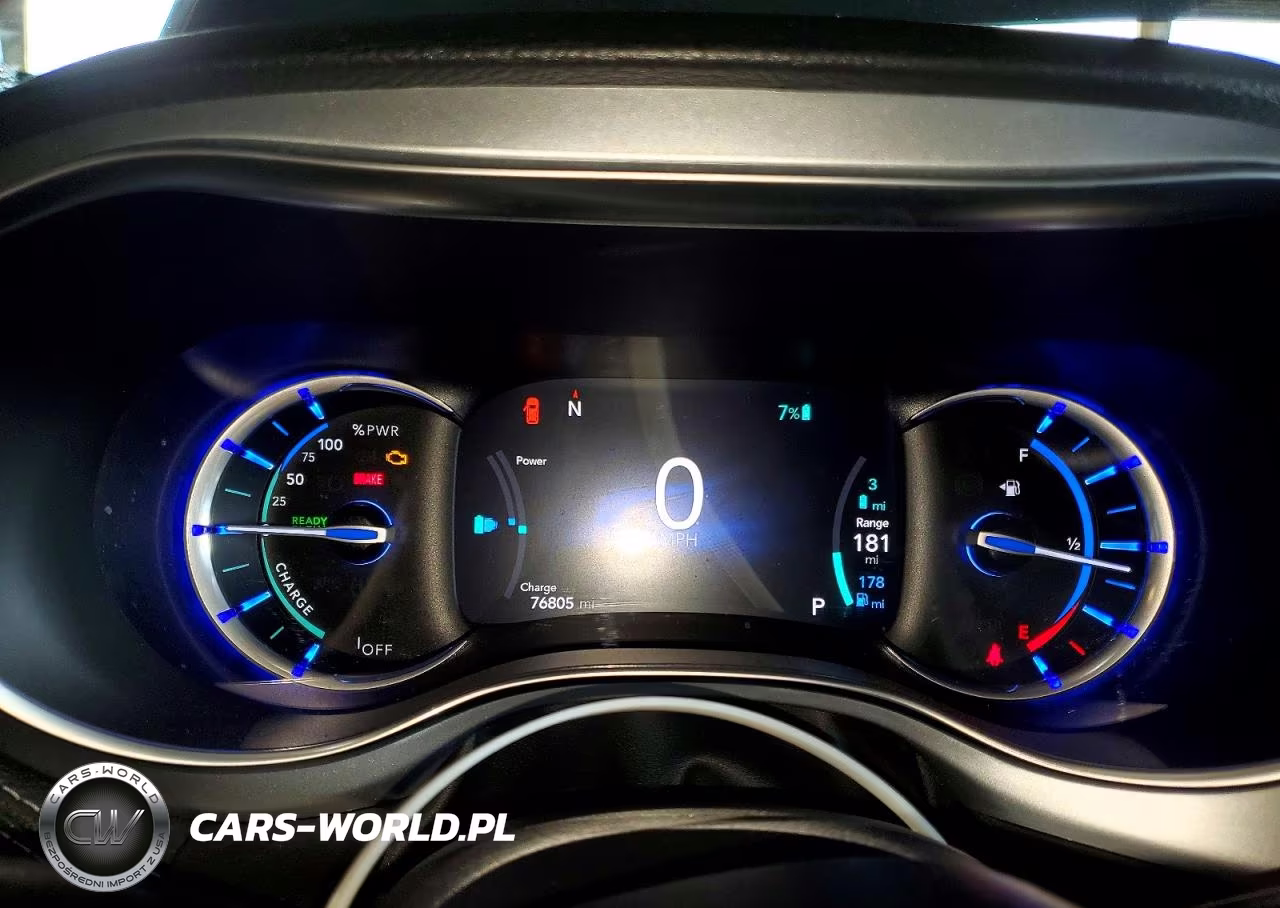 2020 Chrysler Pacifica Hybrid Limited VIN:2C4RC1N78LR257718 - 9