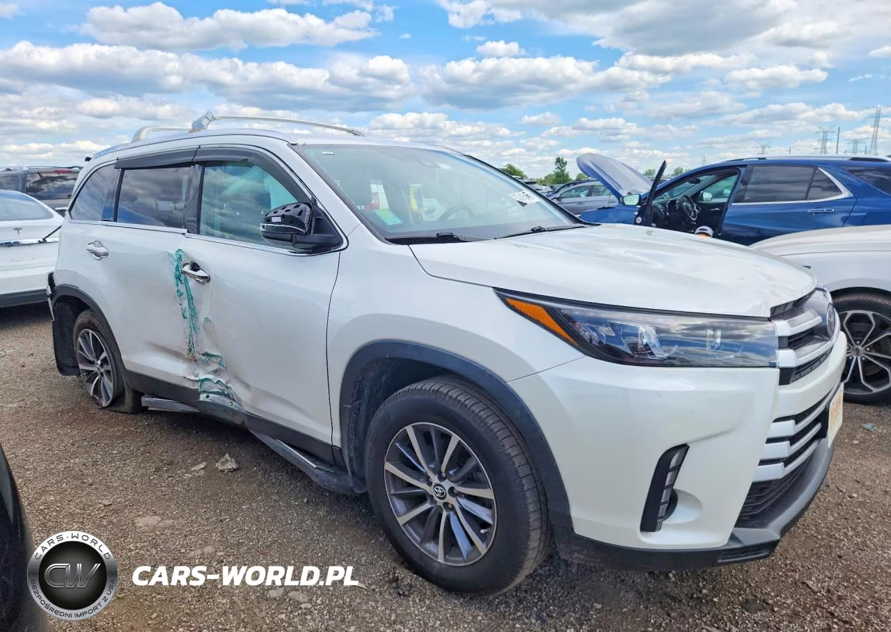 2019 Toyota Highlander Xle VIN:5TDJZRFH5KS596041 - 4