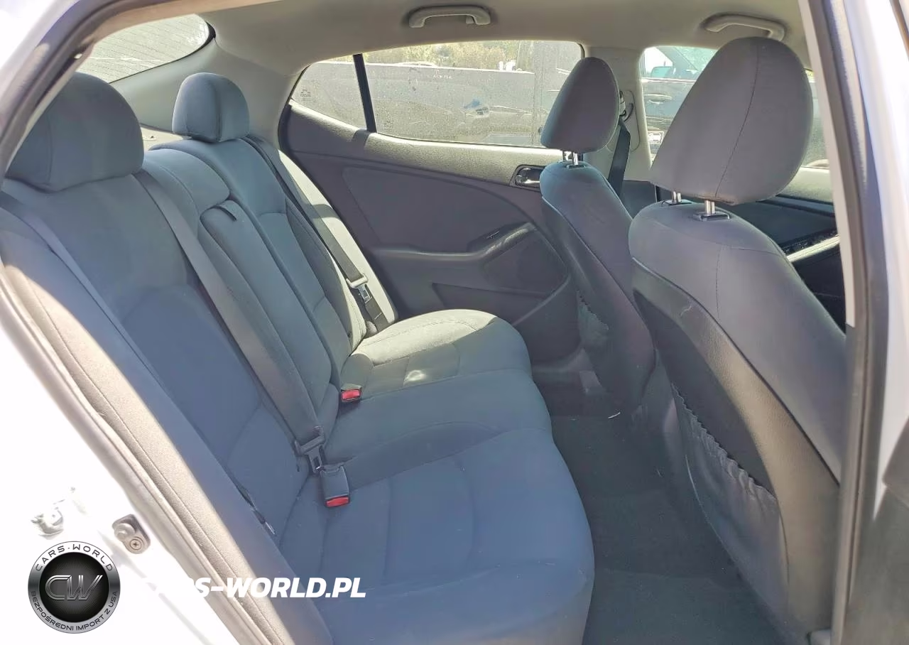 2015 Kia Optima Lx VIN:5XXGM4A78FG491916 - 10