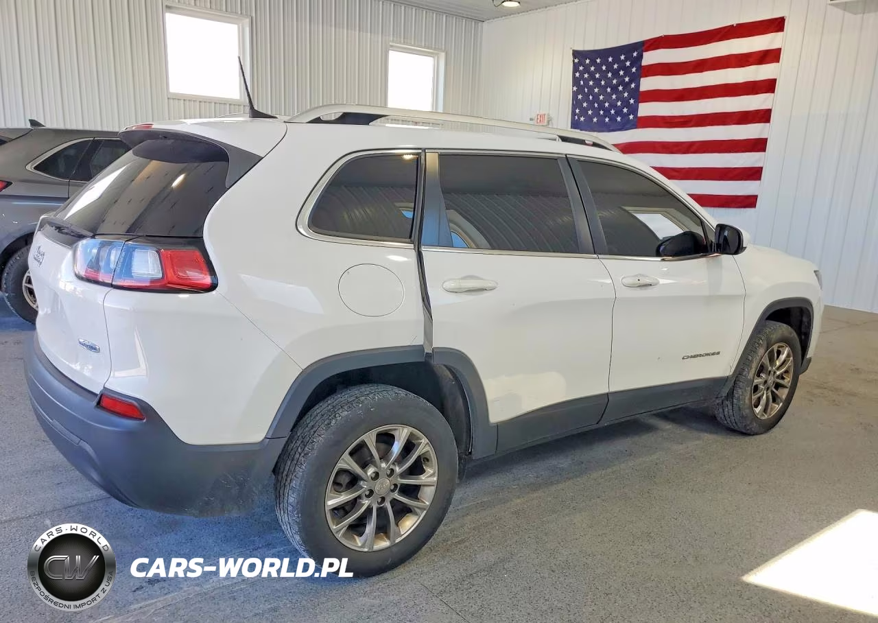 2019 Jeep Cherokee Latitude Plus VIN:1C4PJLLB9KD184618 - 3