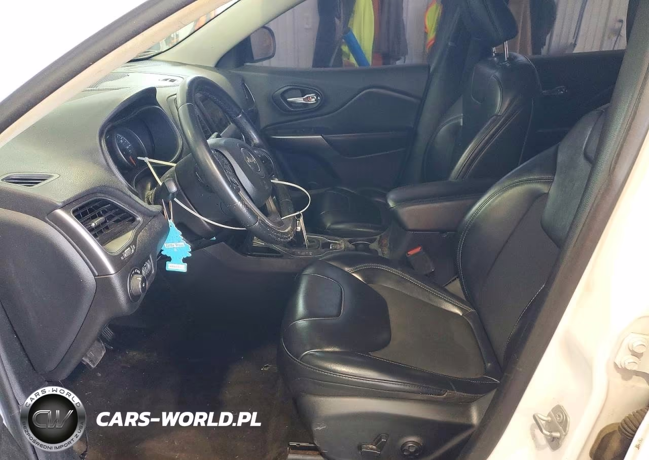2019 Jeep Cherokee Latitude Plus VIN:1C4PJLLB9KD184618 - 7