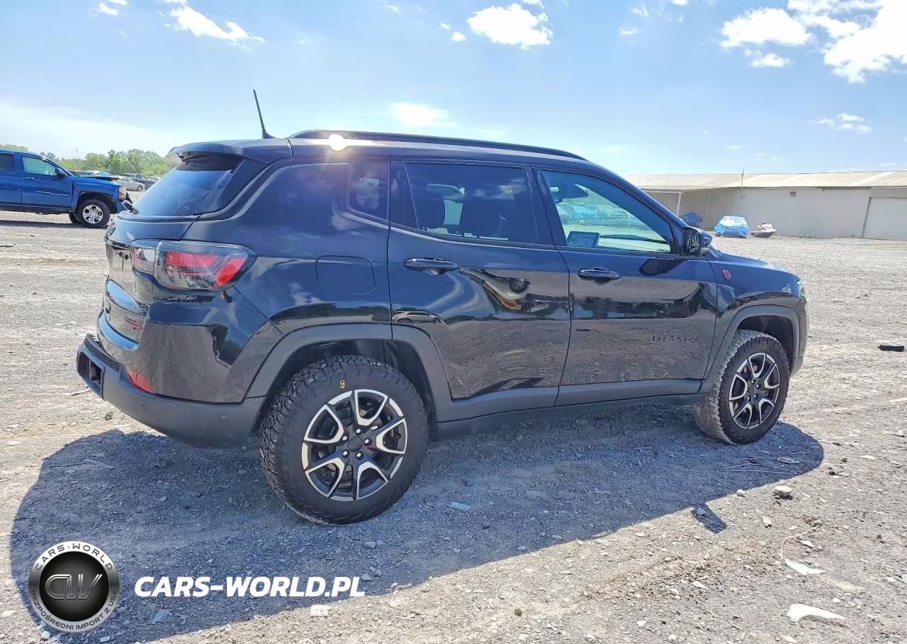 2024 Jeep Compass Trailhawk VIN:3C4NJDDNXRT171323 - 3