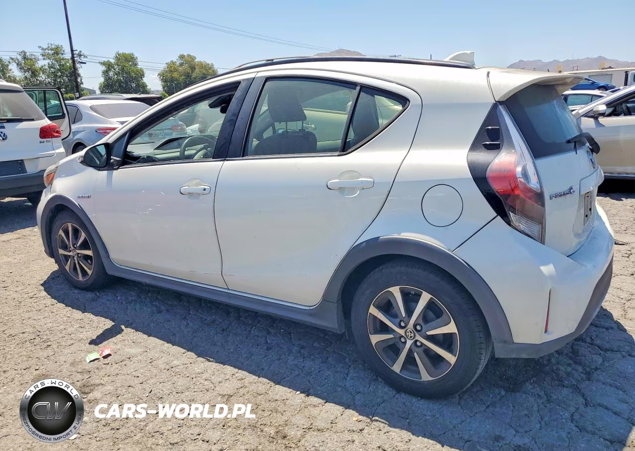 2018 Toyota Prius C Two VIN:JTDKDTB32J1605977 - 2