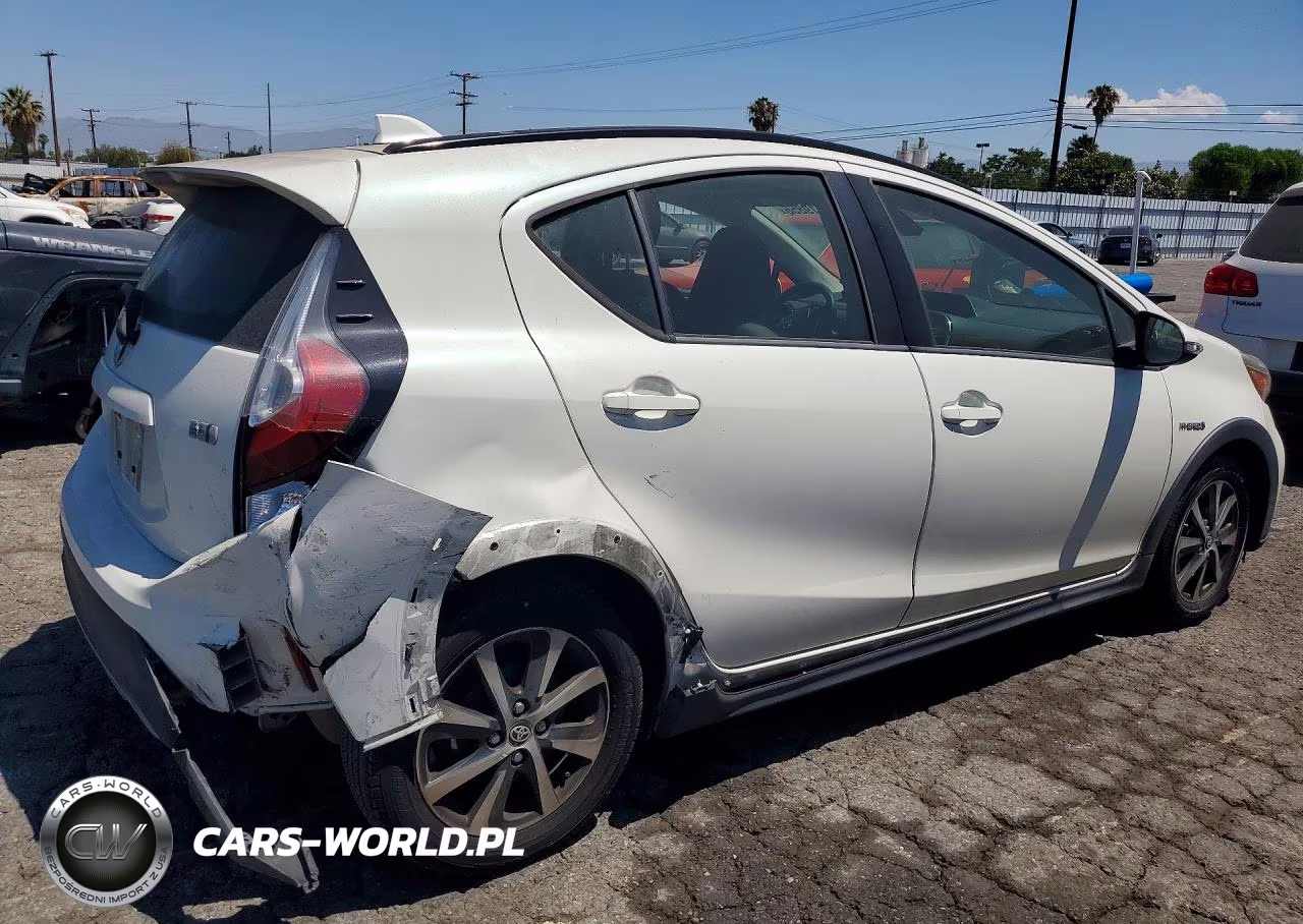 2018 Toyota Prius C Two VIN:JTDKDTB32J1605977 - 3