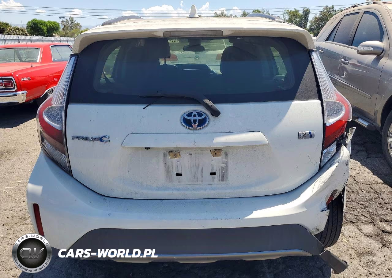 2018 Toyota Prius C Two VIN:JTDKDTB32J1605977 - 6