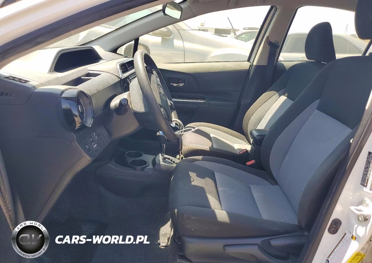 2018 Toyota Prius C Two VIN:JTDKDTB32J1605977 - 7