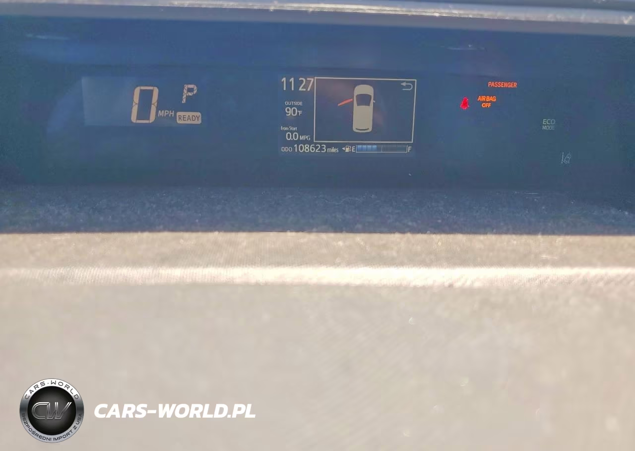 2018 Toyota Prius C Two VIN:JTDKDTB32J1605977 - 9