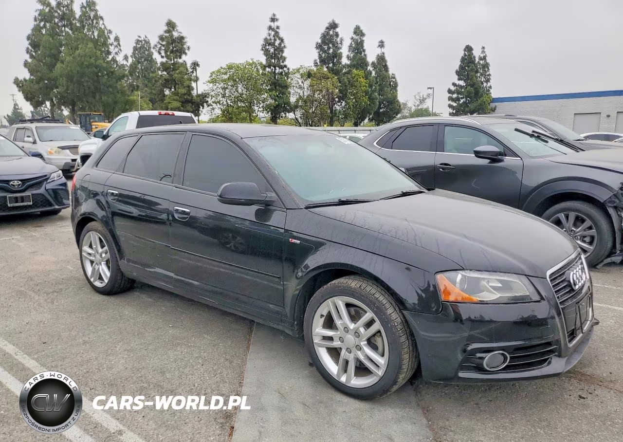 2011 Audi A3 Premium Plus VIN:WAUKEAFM8BA081396 - 4