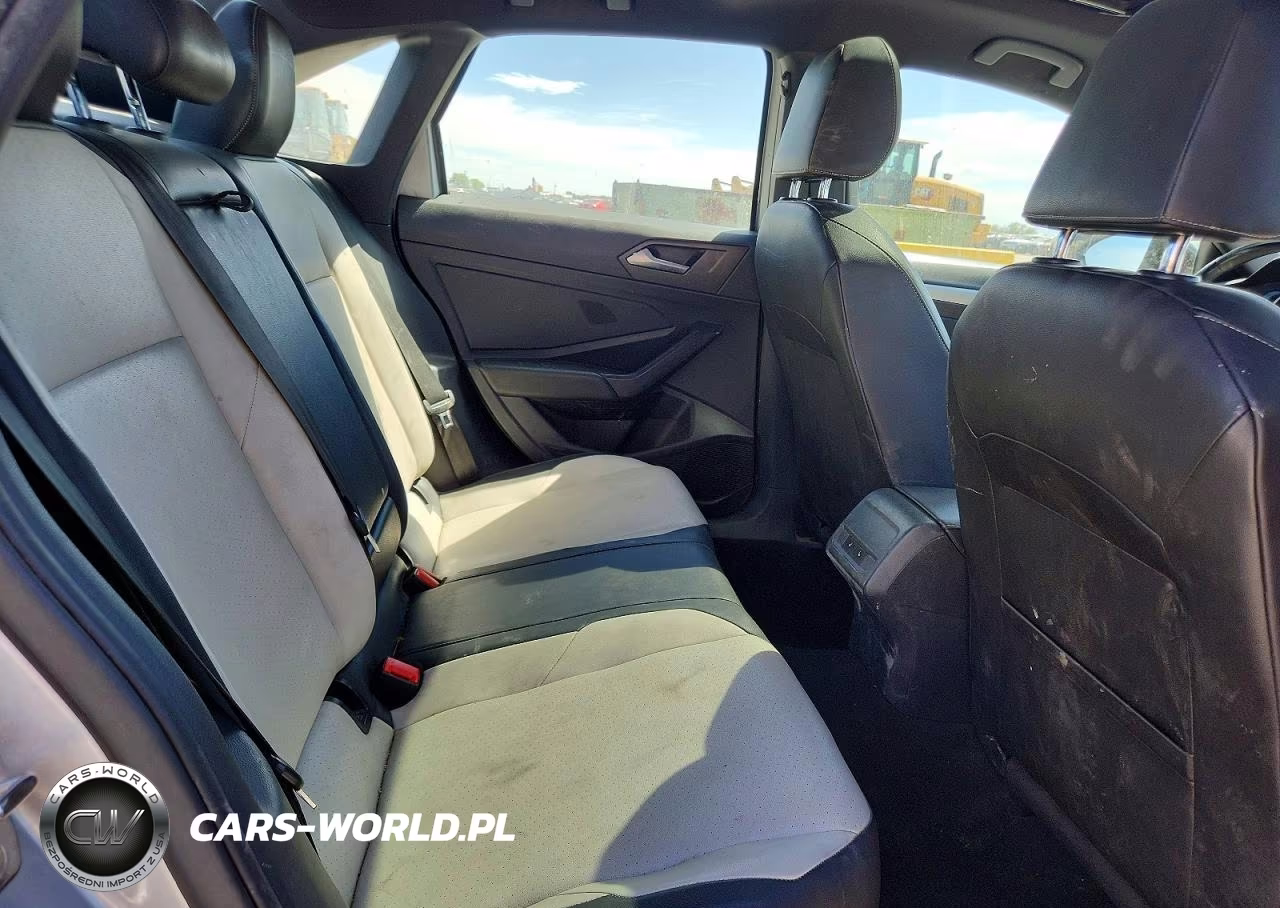 2019 Volkswagen Jetta VIN:3VWCB7BUXKM226897 - 10
