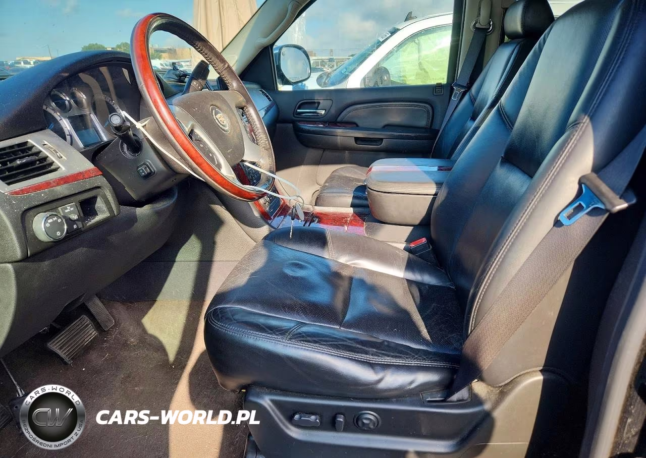 2009 Cadillac Escalade Luxury VIN:1GYFK232X9R144056 - 7
