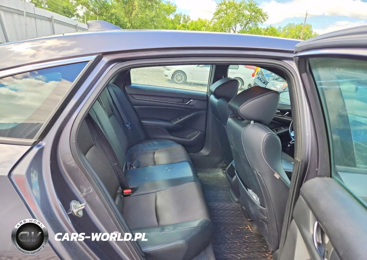2018 Honda Accord Sport VIN:1HGCV1F32JA128176 - 10