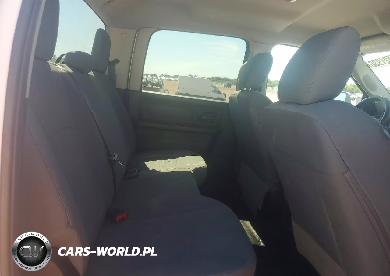 2018 Ram 3500 St VIN:3C63R3GJ4JG294817 - 10