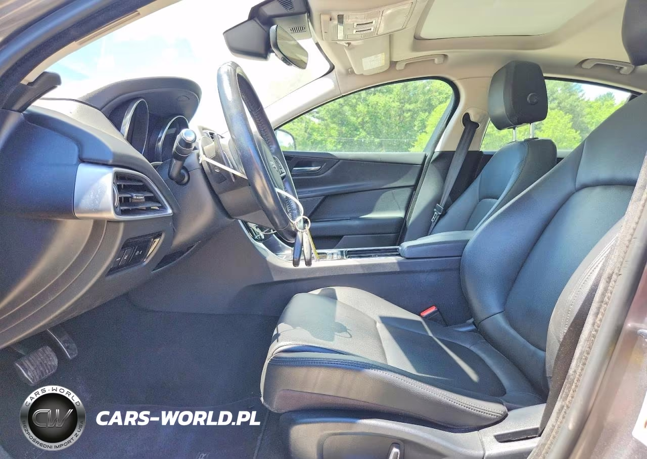 2019 Jaguar Xe Premium VIN:SAJAJ4FX1KCP50927 - 7