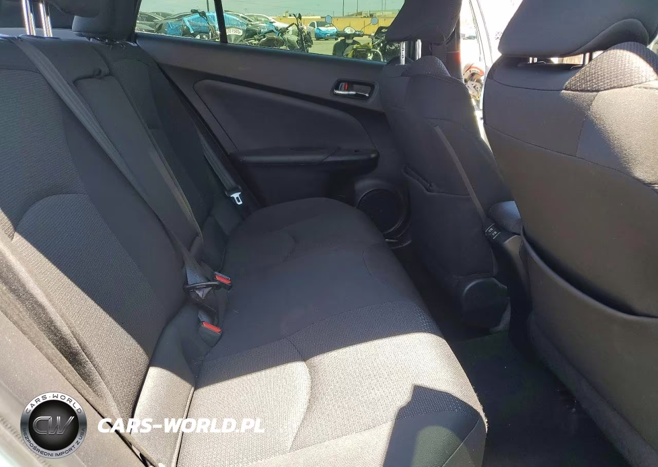 2020 Toyota Prius Le VIN:JTDKARFU0L3111784 - 10