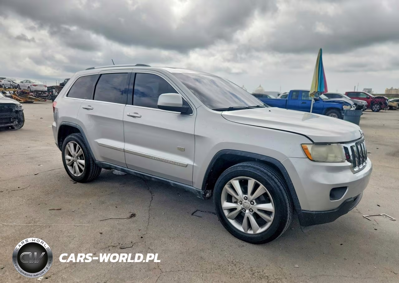 2011 Jeep Grand Cherokee Laredo VIN:1J4RR4GT6BC646417 - 4