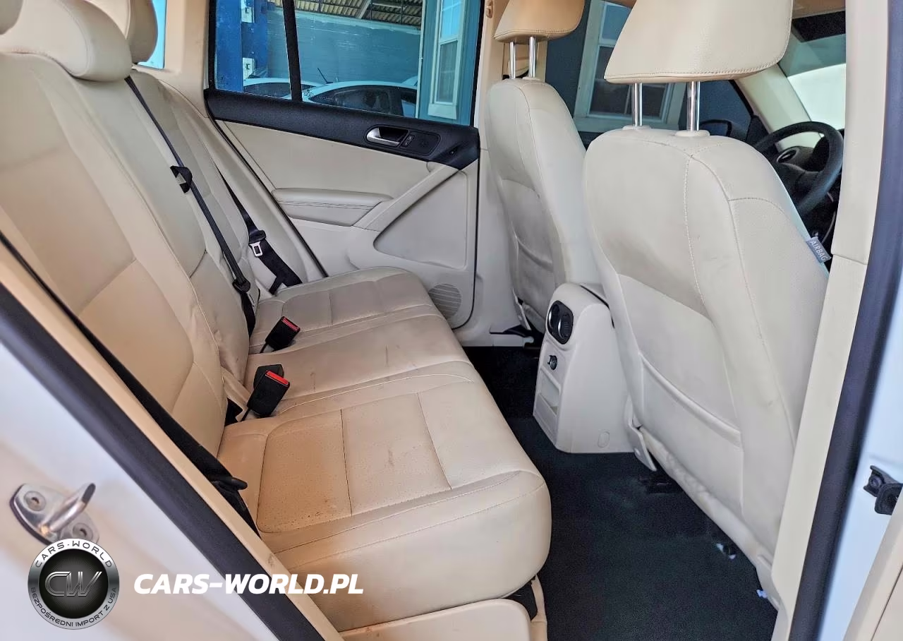 2012 Volkswagen Tiguan S VIN:WVGAV7AX3CW557637 - 11