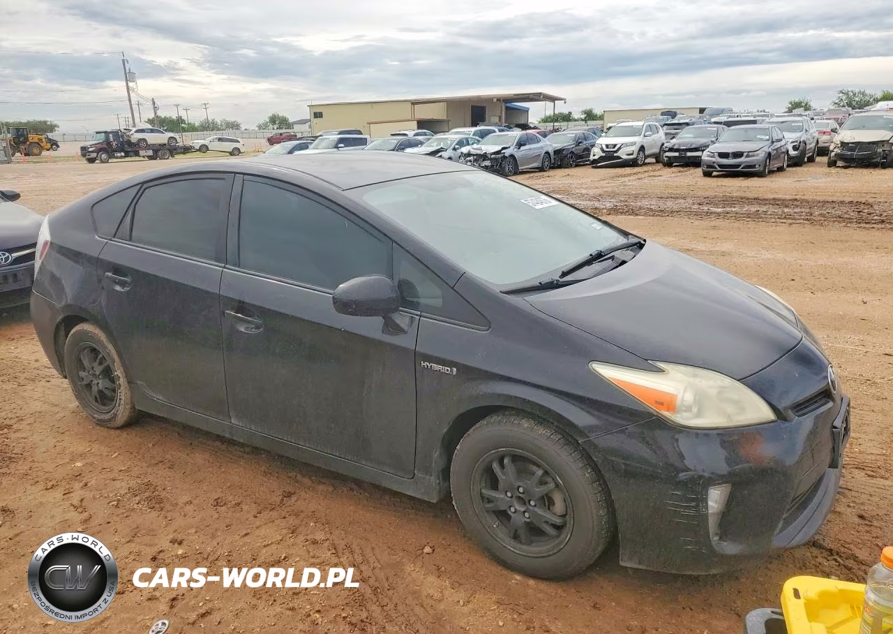 2013 Toyota Prius Two VIN:JTDKN3DU6D1712411 - 4