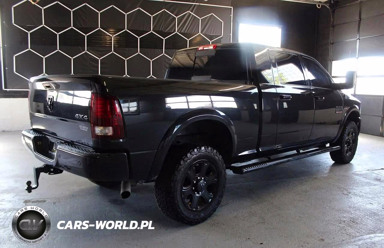 2018 Ram 2500 Laramie VIN:3C6UR5NJ1JG192443 - 3