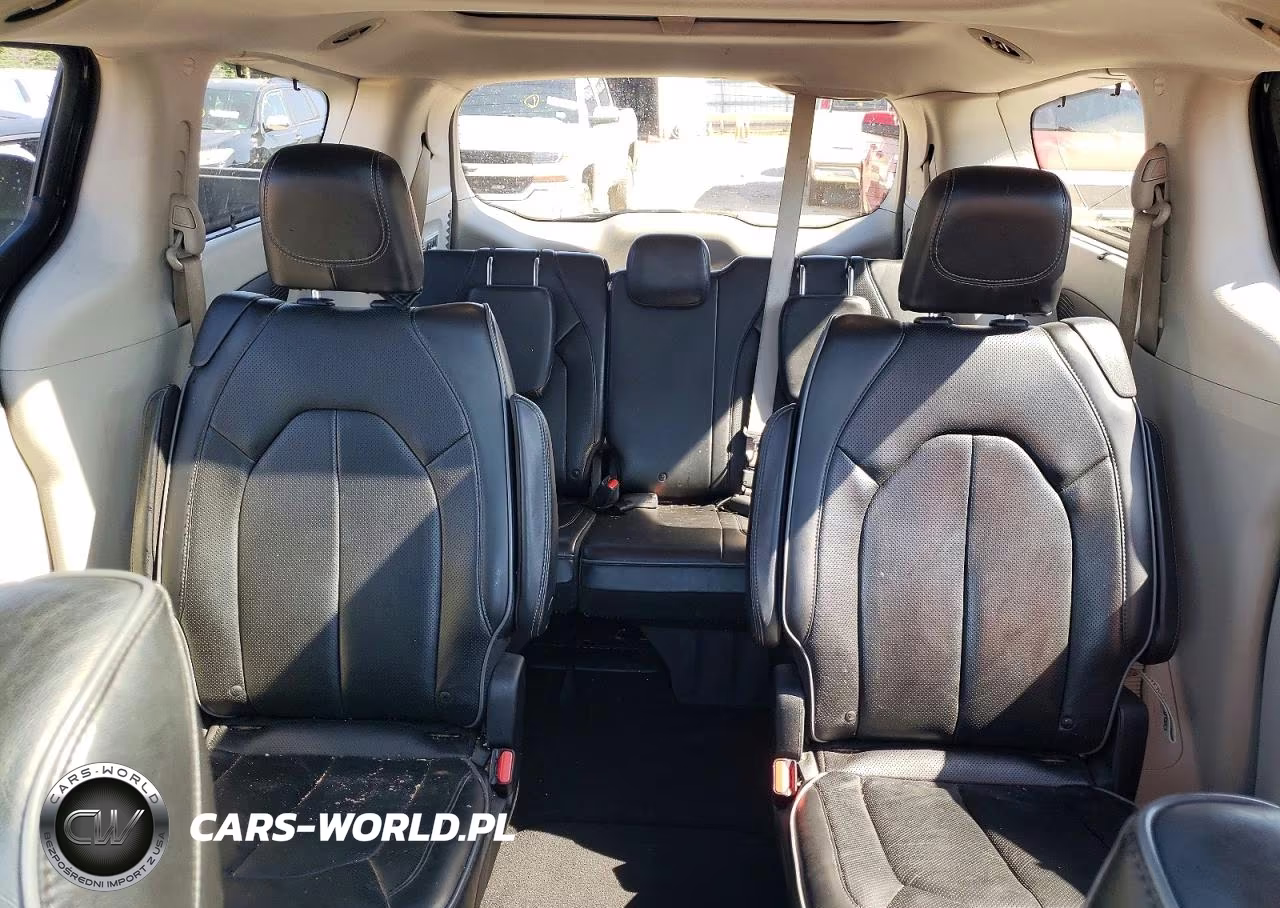 2018 Chrysler Pacifica Limited VIN:2C4RC1GG4JR104215 - 10