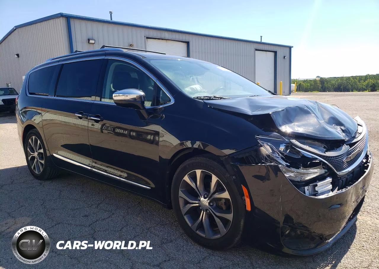 2018 Chrysler Pacifica Limited VIN:2C4RC1GG4JR104215 - 4